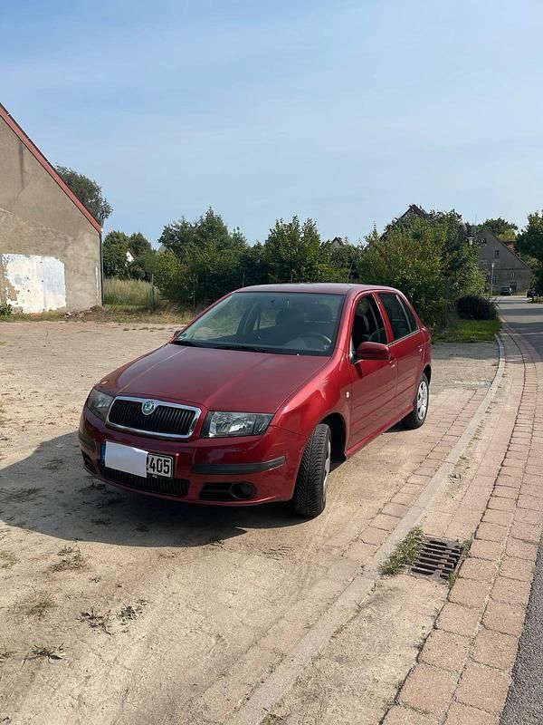 Rot Gebraucht 2006 Skoda Fabia Kleinwagen | 2.200 € (Fairer Preis) - Bild 1/4