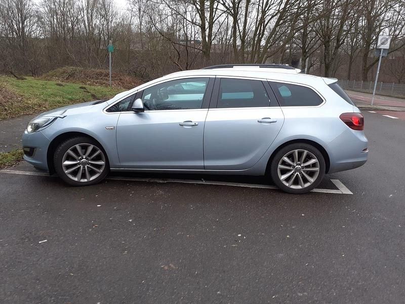 Gebraucht Opel Astra Edition 136 PS (100 kW) 2015 Blau Kombi