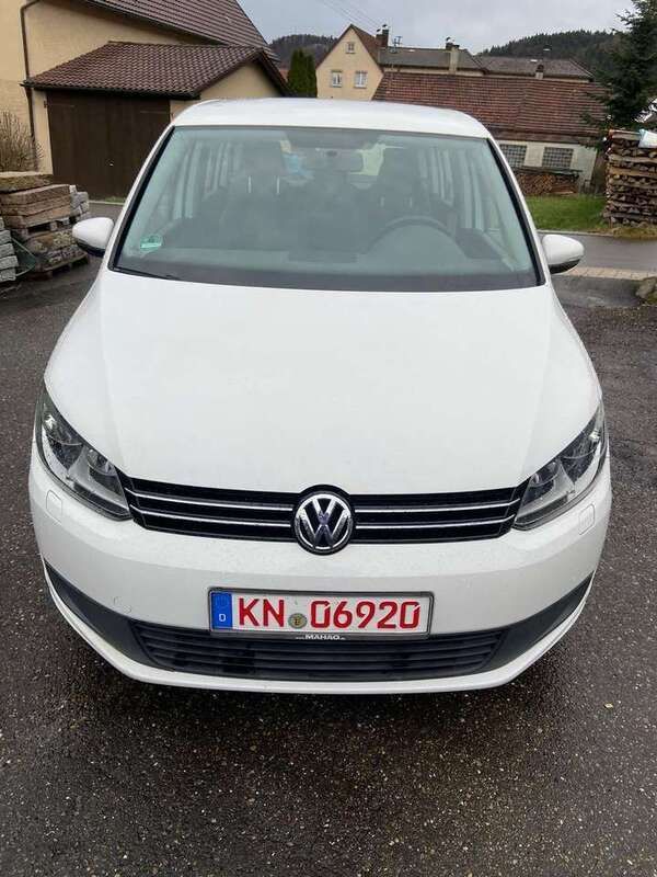 Weiß Gebraucht 2011 VW Touran Trendline Van / Kleinbus | 4.900 € (Guter Preis) - Bild 1/4