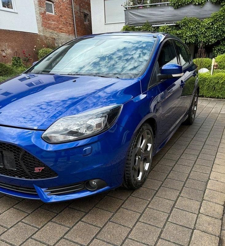 Gebraucht Ford Focus ST 250 PS (183 kW) 2014 Blau Limousine