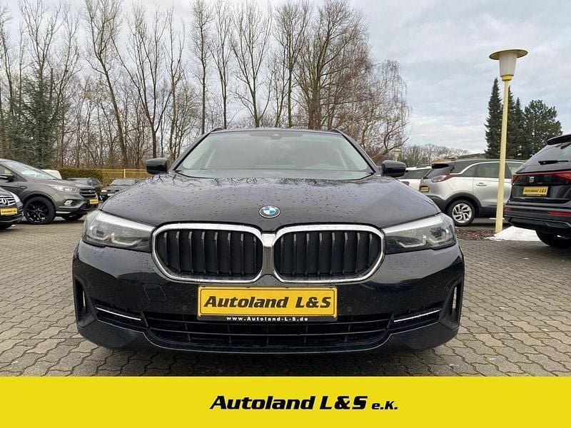 Schwarz ii/bonnet fluid black Gebraucht 2021 BMW 520 Kombi | 18.990 € (Fairer Preis) - Bild 1/4