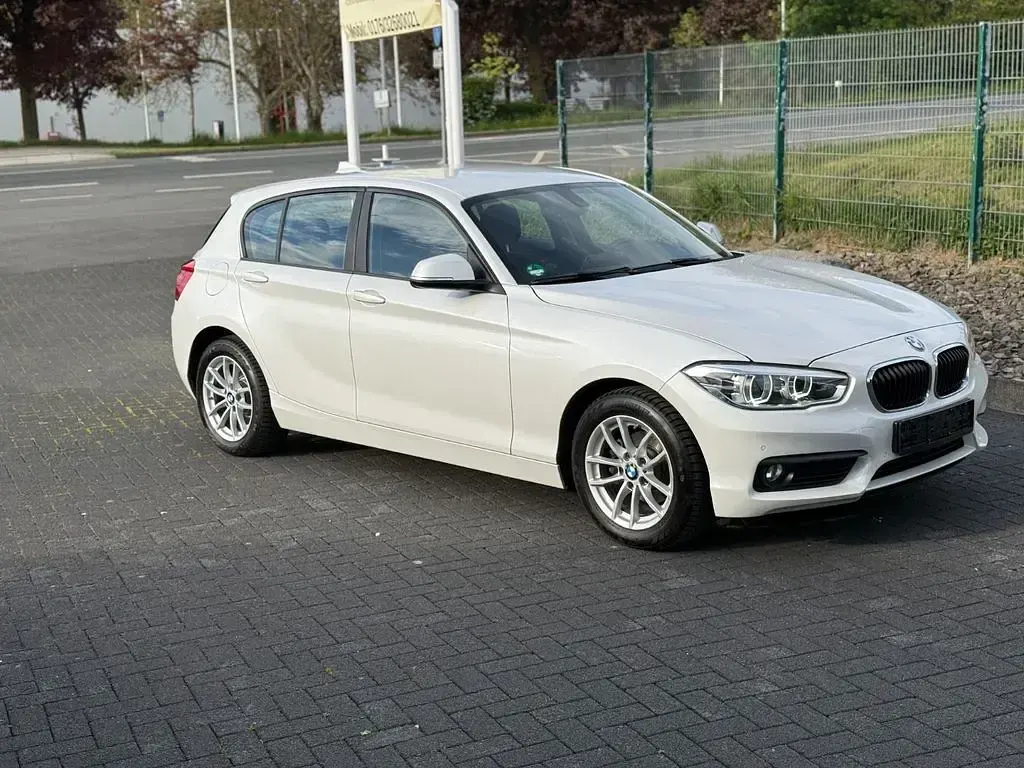 Gebraucht BMW 116 Advantage 109 PS (80 kW) 2015 Weiß Kleinwagen