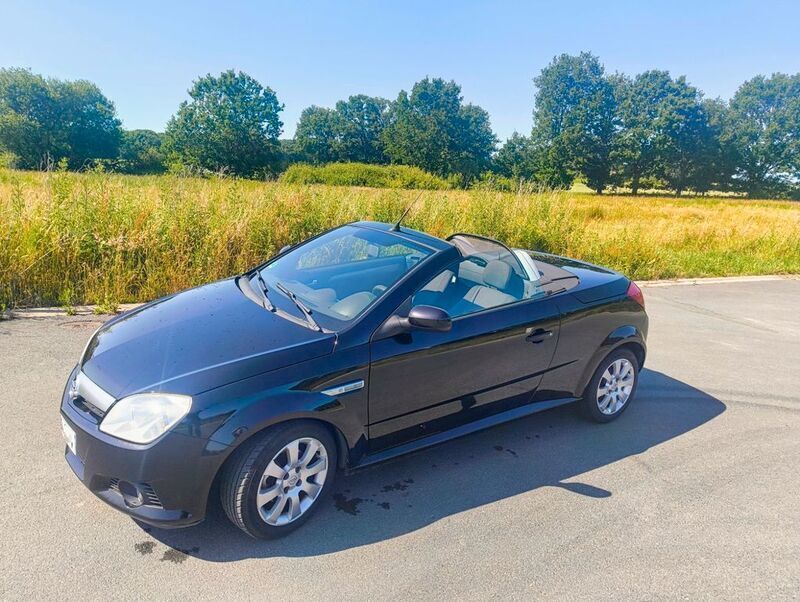 Schwarz Gebraucht 2005 Opel Tigra Sport Cabrio | 1.000 € (Guter Preis) - Bild 1/3