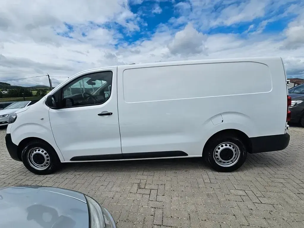 Gebraucht Opel Vivaro Edition 122 PS (89 kW) 2021 Weiß Van / Kleinbus