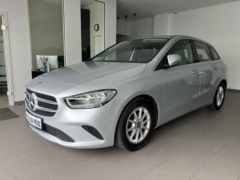 Silber Gebraucht 2019 Mercedes B180 Van / Kleinbus | 20.490 € (Guter Preis) - Bild 1/4