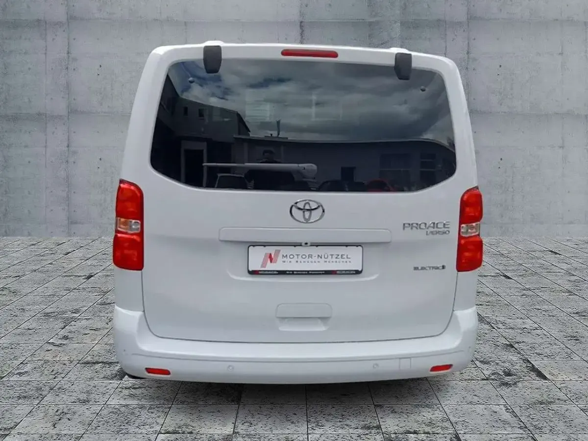 Neu Toyota Proace Verso Team 100 kW (136 PS) 2025 Icy white Kombi