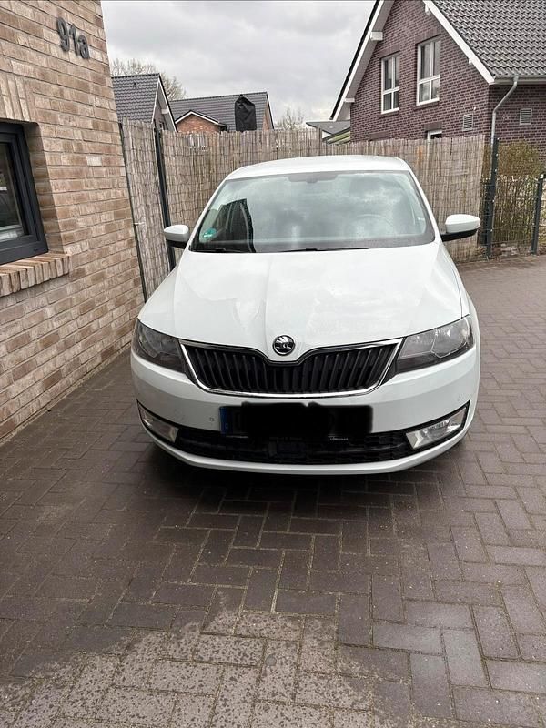 Gebraucht Skoda Rapid 90 PS (66 kW) 2017 Weiß Kleinwagen