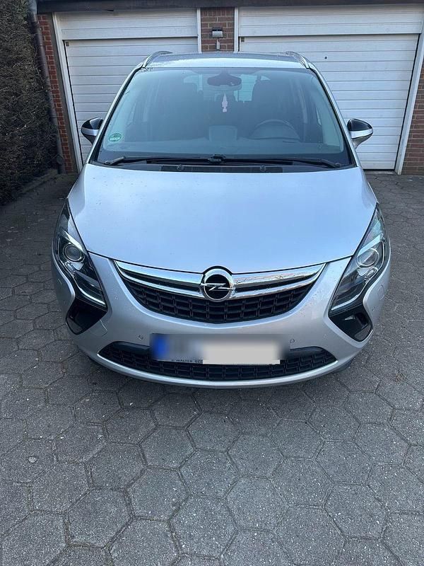 Silber Gebraucht 2015 Opel Zafira Tourer Edition Van / Kleinbus | 11.800 € - Bild 1/4