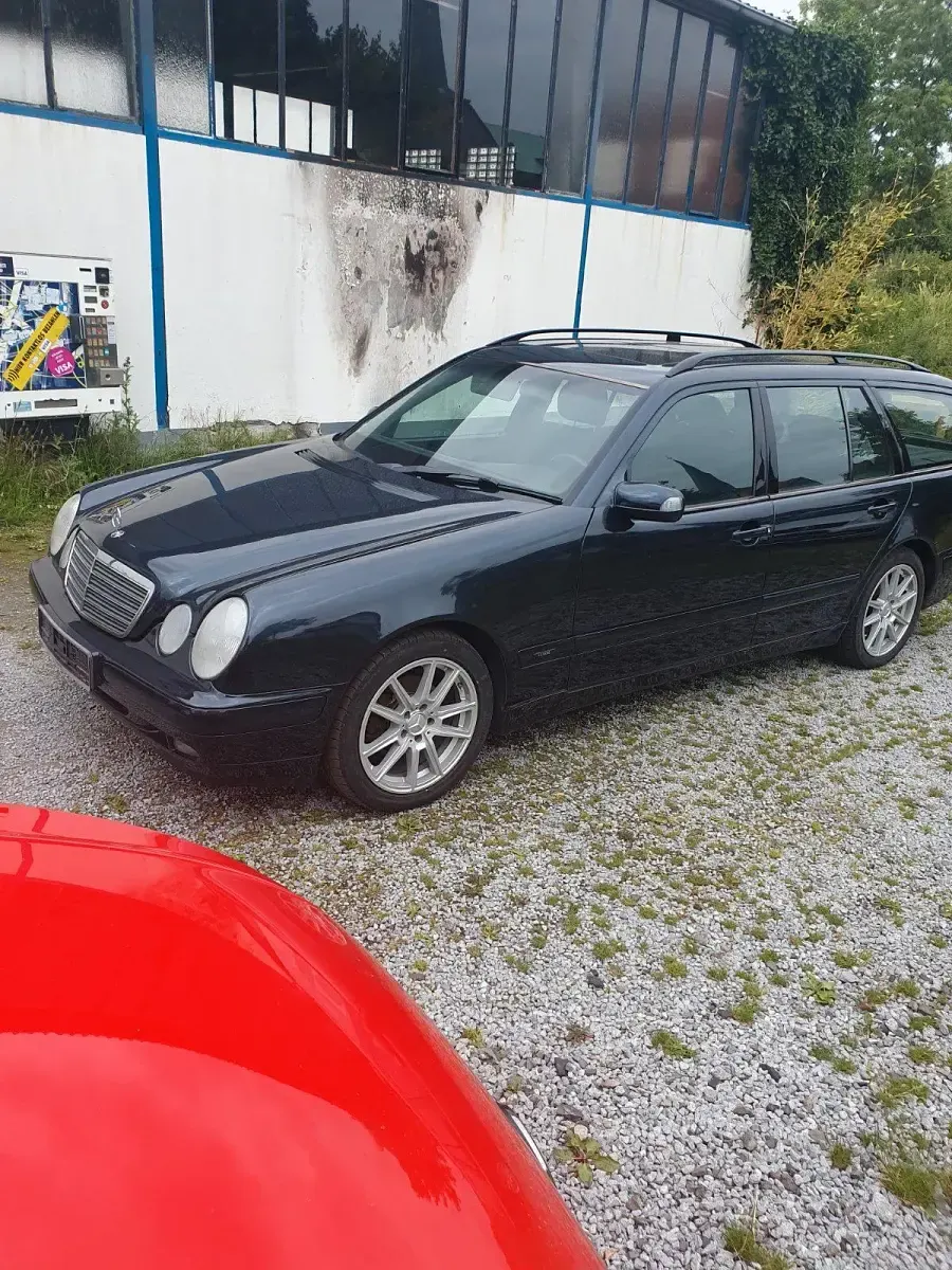 Gebraucht Mercedes E200 136 PS (100 kW) 2000 Blau Kombi