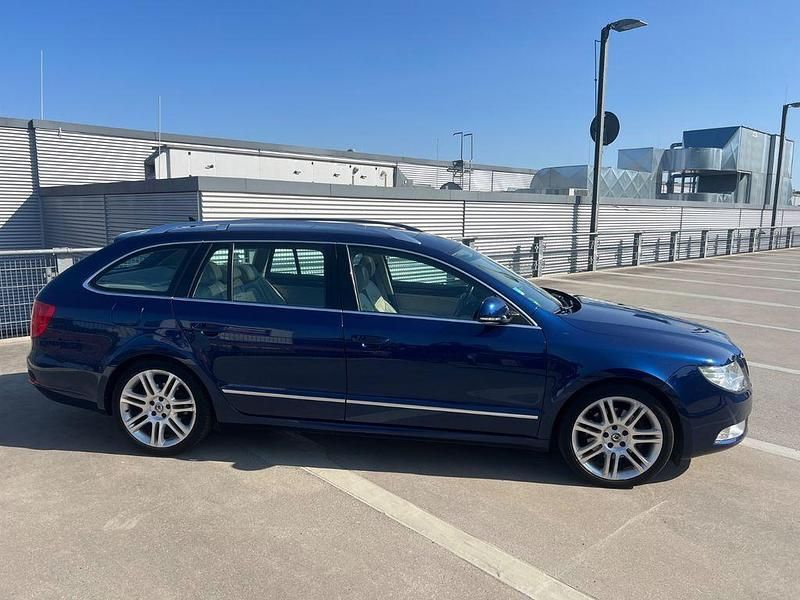 Blau Gebraucht 2010 Skoda Superb Elegance Kombi | 4.250 € (Guter Preis) - Bild 1/4