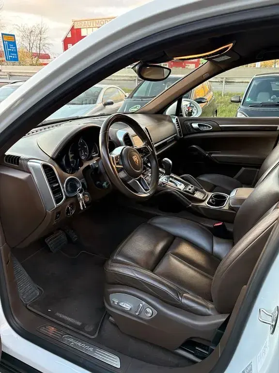 Gebraucht Porsche Cayenne 262 PS (192 kW) 2016 Weiß SUV