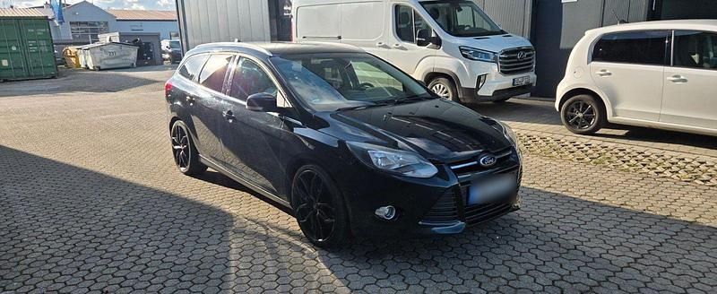 Gebraucht Ford Focus Titanium 140 PS (102 kW) 2012 Schwarz Kombi