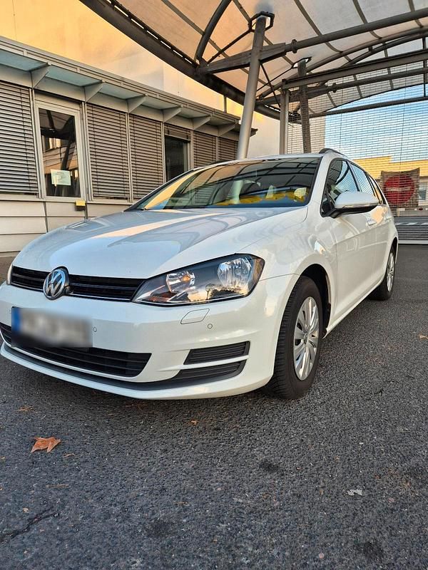 Weiß Gebraucht 2017 VW Golf VII Kombi | 11.900 € (Superpreis) - Bild 1/4