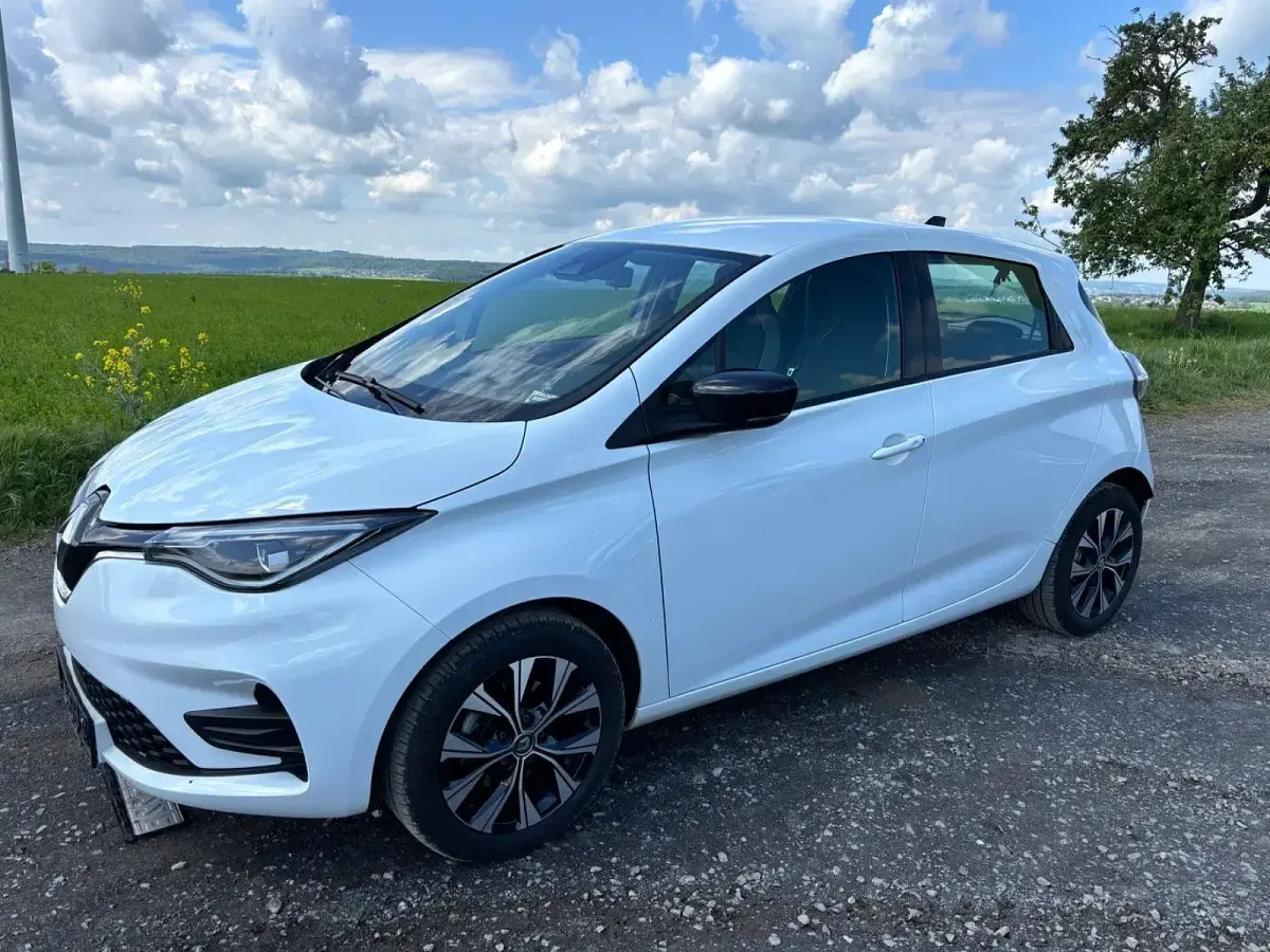 Second-hand Renault Zoe Evolution 100 kW (136 CP) 2022 Alb Hatchback