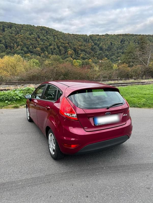 Gebraucht Ford Fiesta 59 PS (43 kW) 2009 Rot Kleinwagen