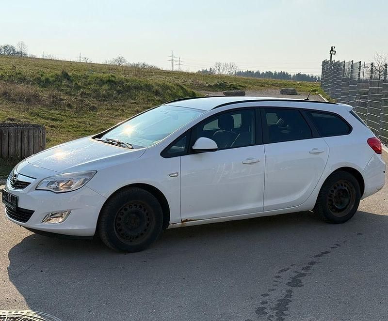 Gebraucht Opel Astra 110 PS (80 kW) 2011 Weiß Kombi