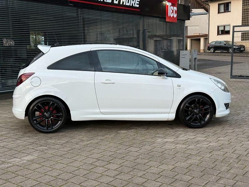 Gebraucht Opel Corsa Edition 90 PS (66 kW) 2009 Weiß Kleinwagen