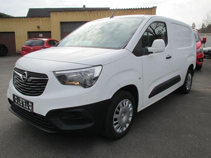 Gebraucht Opel Combo Edition 131 PS (96 kW) 2019 Weiß Van / Kleinbus