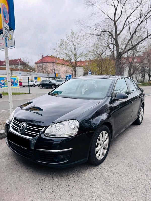 Gebraucht VW Jetta 122 PS (89 kW) 2009 Schwarz Limousine