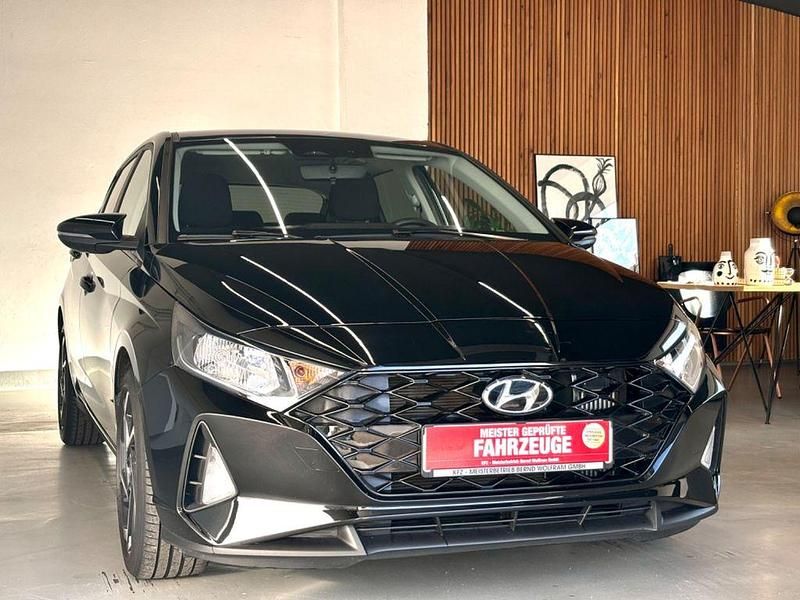 Schwarz Gebraucht 2022 Hyundai i20 Edition 30+ Limousine | 16.370 € (Fairer Preis) - Bild 1/4