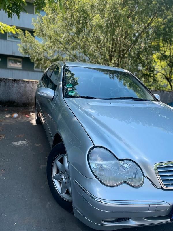 Grau Gebraucht 2001 Mercedes C180 Elegance Limousine | 3.350 € (Teuer) - Bild 1/2