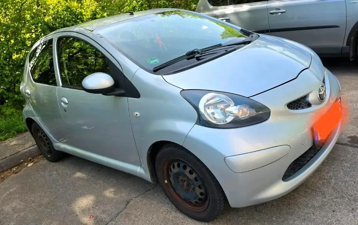 Gebraucht Toyota Aygo 68 PS (50 kW) 2006 Silber Kleinwagen