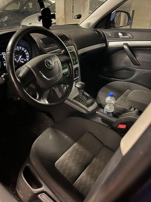 Gebraucht Skoda Octavia 122 PS (89 kW) 2010 Blau Limousine
