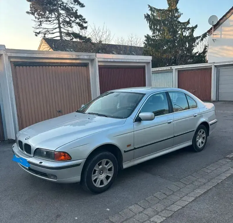 Gebraucht BMW 523 170 PS (125 kW) 2000 Grau Limousine