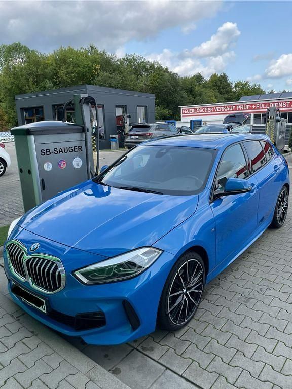 Blau Gebraucht 2019 BMW 118 M Sport Kleinwagen | 17.999 € (Fairer Preis) - Bild 1/4