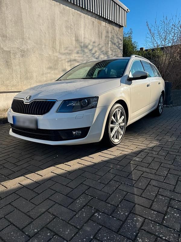 Gebraucht Skoda Octavia 150 PS (110 kW) 2014 Weiß Kleinwagen