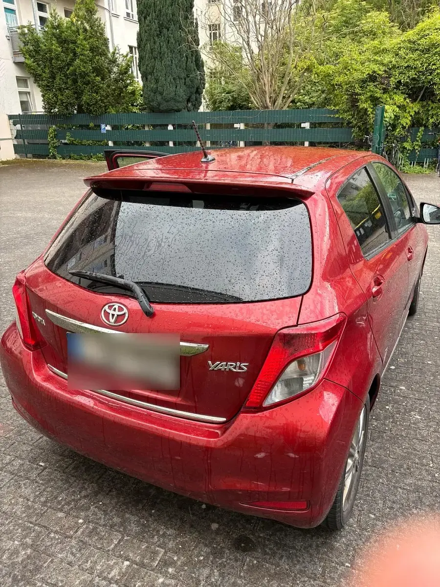 Gebraucht Toyota Yaris 90 PS (66 kW) 2012 Rot Kleinwagen