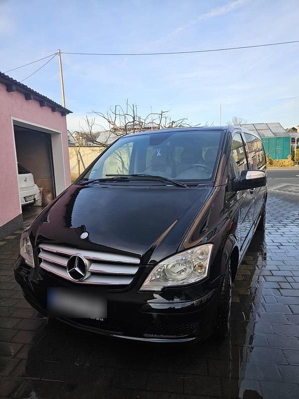 Schwarz Gebraucht 2011 Mercedes Viano Van / Kleinbus | 13.000 € - Bild 1/4