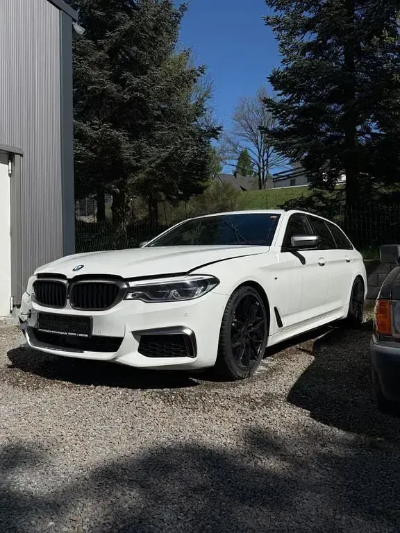 Gebraucht BMW M550 Performance 400 PS (294 kW) 2018 Weiß Limousine