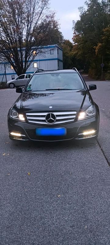 Gebraucht Mercedes C220 170 PS (125 kW) 2013 Schwarz Kombi