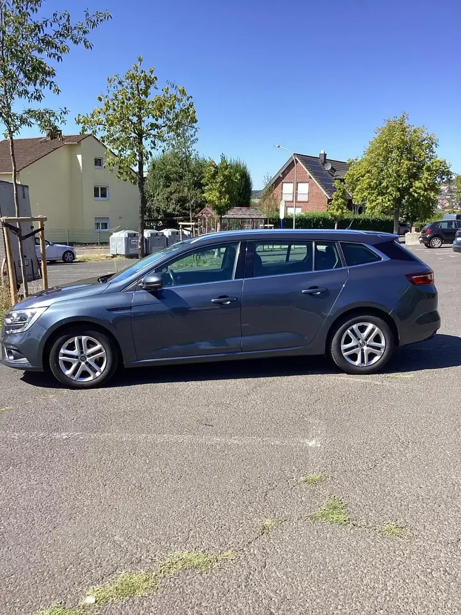 Gebraucht Renault Mégane GrandTour 116 PS (85 kW) 2020 Grau Kombi