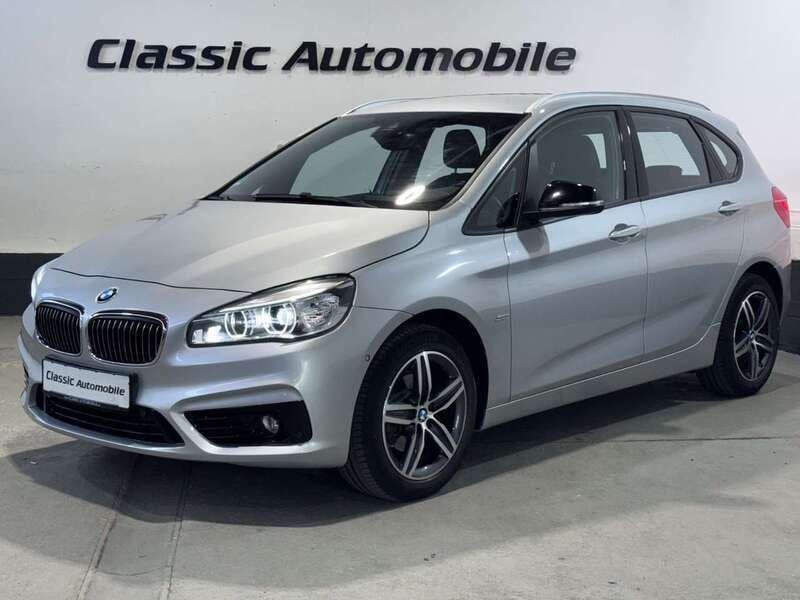 Glaciersilber metallic Gebraucht 2017 BMW 218 Sport Line Van / Kleinbus | 14.900 € (Guter Preis) - Bild 1/4