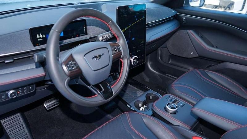 Gebraucht Ford Mustang Mach-E 197 kW (269 PS) 2022 Star white platinum SUV