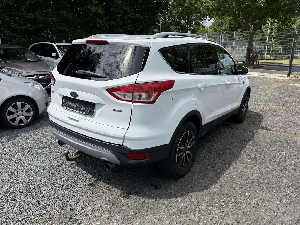 Gebraucht Ford Kuga Trend 120 PS (88 kW) 2016 Weiß SUV