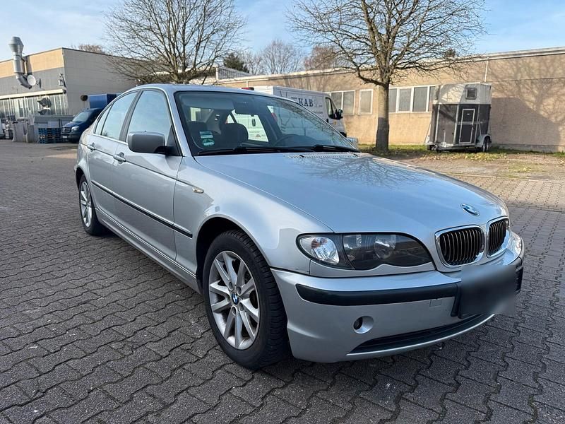 Silber Gebraucht 2003 BMW 325 Limousine | 2.890 € (Superpreis) - Bild 1/4