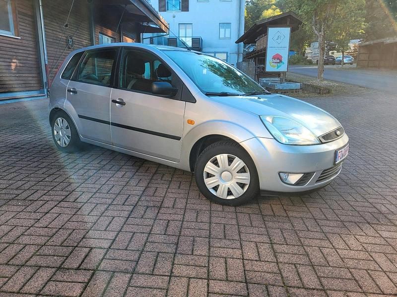 Gebraucht Ford Fiesta 80 PS (58 kW) 2004 Silber Kleinwagen