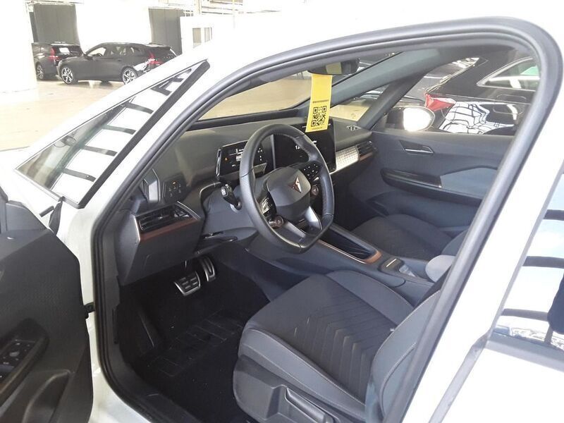 Gebraucht Cupra Born 169 kW (231 PS) 2024 Eisweiß Kleinwagen