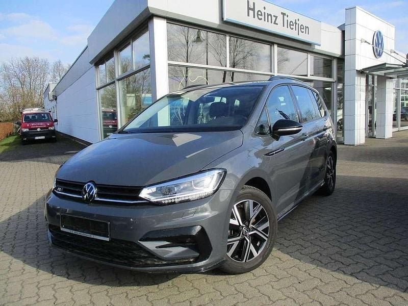 Grau Gebraucht 2024 VW Touran Highline Van / Kleinbus | 40.990 € (Teuer) - Bild 1/4