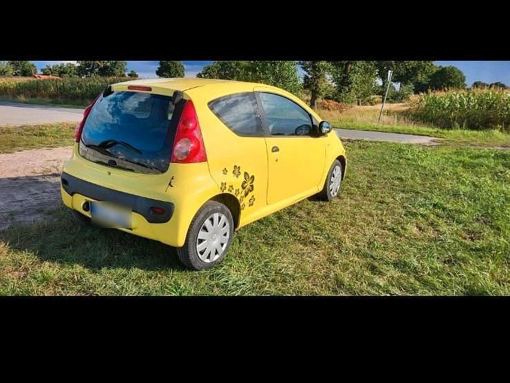 Gebraucht Peugeot 107 50 PS (36 kW) 2006 Gelb Kleinwagen