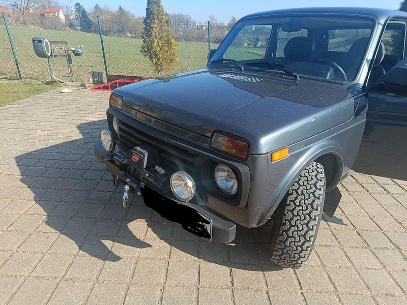Second-hand Lada Urban 83 CP (61 kW) 2018 Gri SUV