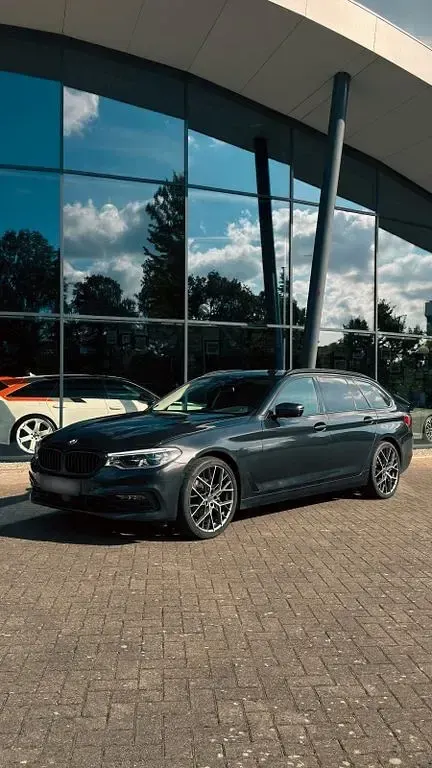Gebraucht BMW 520 Luxury Line 190 PS (139 kW) 2018 Grau Kombi