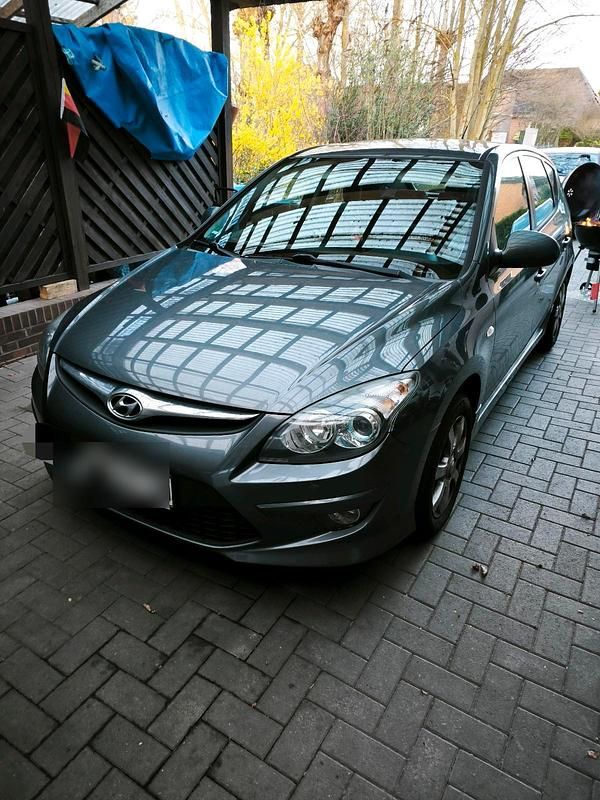 Gebraucht Hyundai i30 90 PS (66 kW) 2011 Grau Coupé