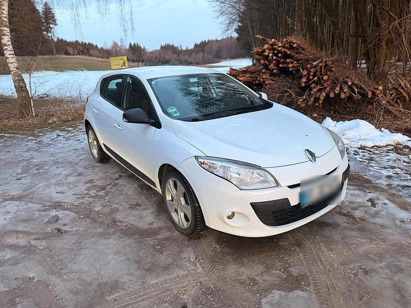 Weiß Gebraucht 2011 Renault Mégane Limousine | 4.200 € - Bild 1/4