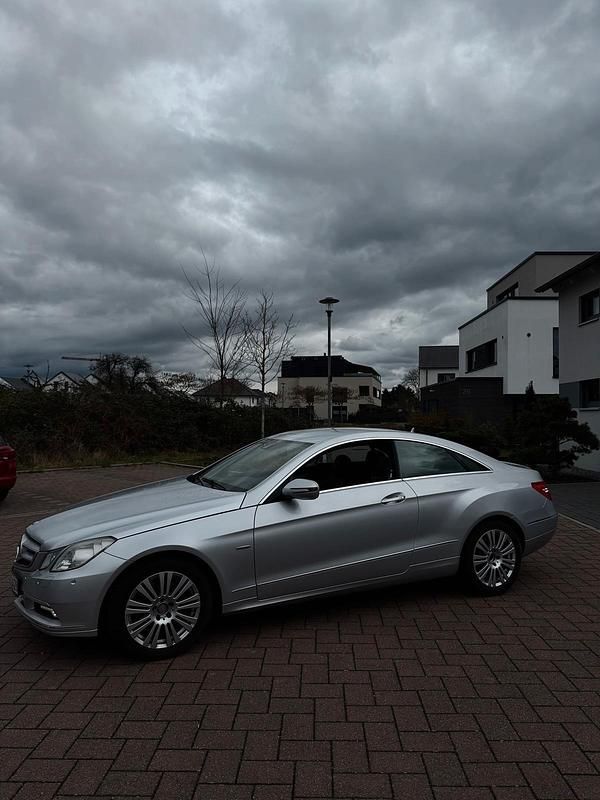 Gebraucht Mercedes E350 292 PS (214 kW) 2010 Coupé