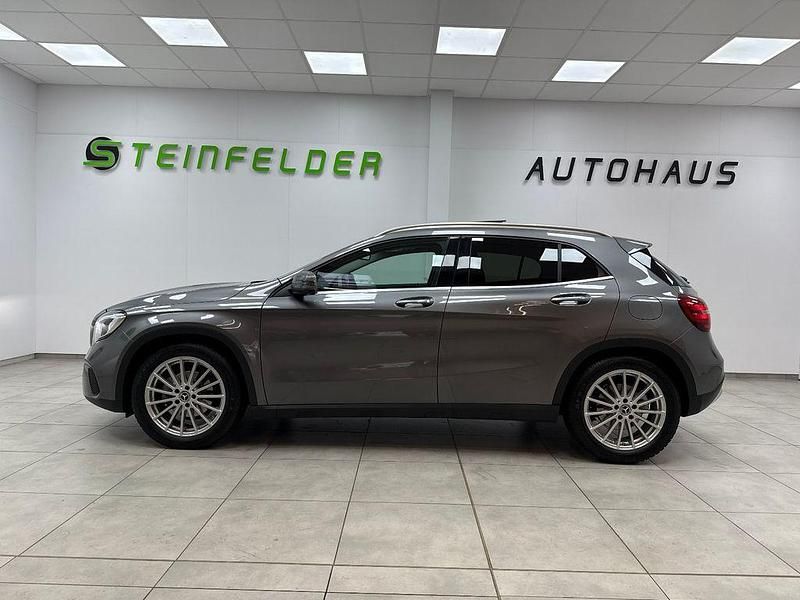 Gebraucht Mercedes GLA180 122 PS (89 kW) 2019 Grau SUV