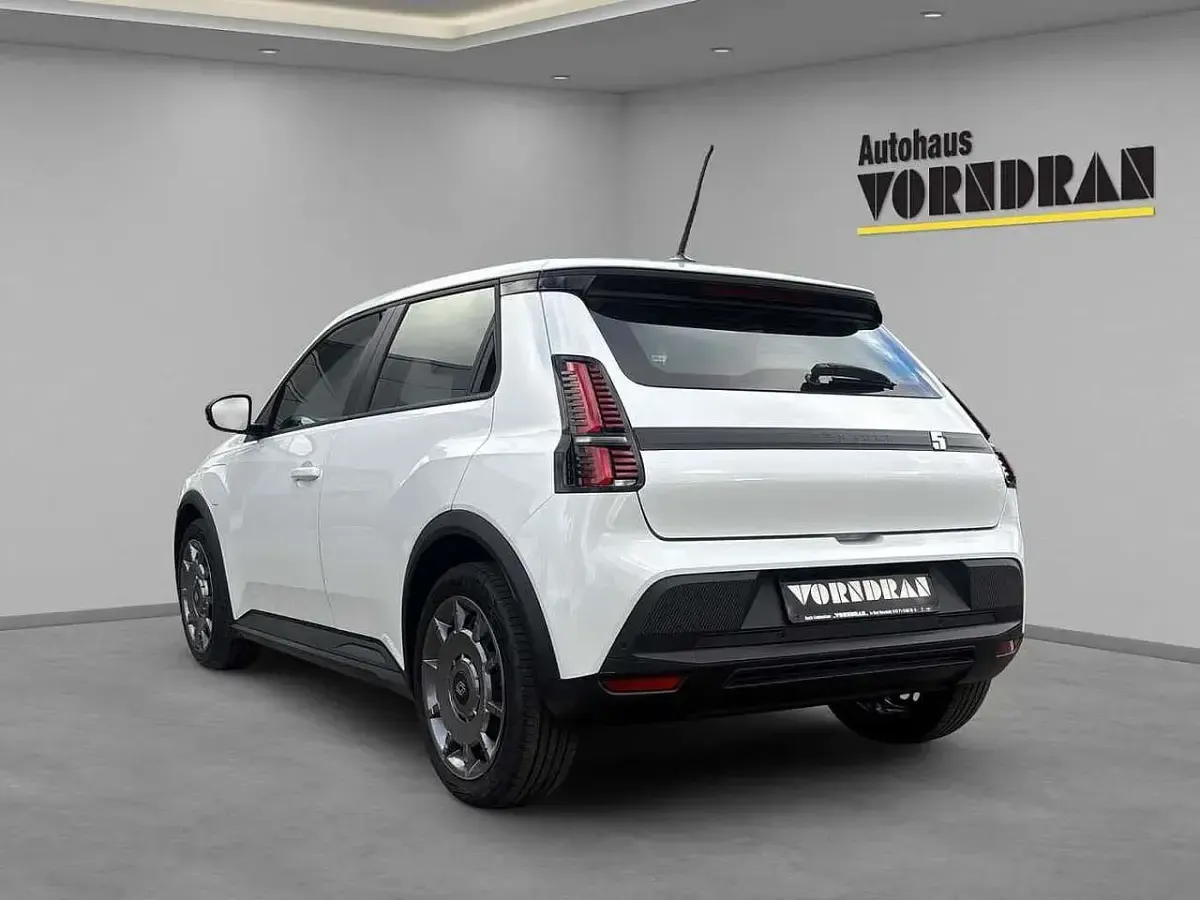 Ny Renault 5 E-Tech Evolution 89 kW (122 HK) 2025 Hvid Sedan